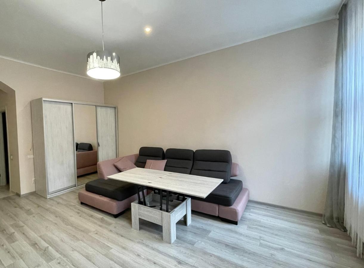 Apartments On Sholom Aleikhema リヴィウ エクステリア 写真